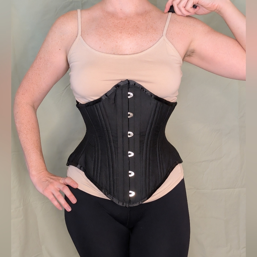 Camellia's XS Extreme Curve Underbust Corset, Black Twill